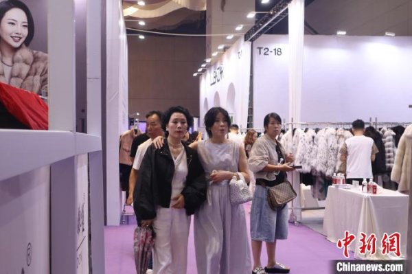 牛顺网 “弄潮”三十二载 “中国皮革之都”锚定时尚新坐标