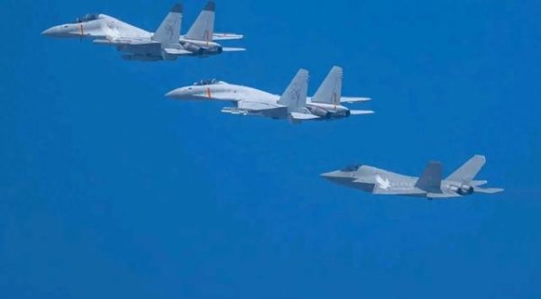 万全之策 歼-15DH、歼-15T及歼-35舰载机这三款战机是中国海军的“三剑客”