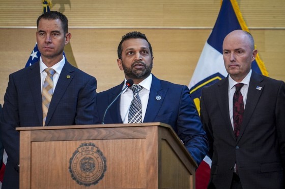 端盛康优配 柯克被杀案“缉凶”闹乌龙 FBI局长陷舆论漩涡